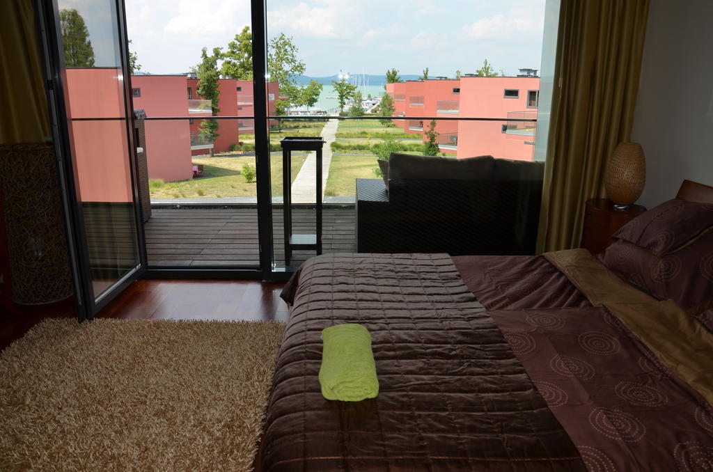 Modern Apartment With Lake View Балатонлеле Екстериор снимка