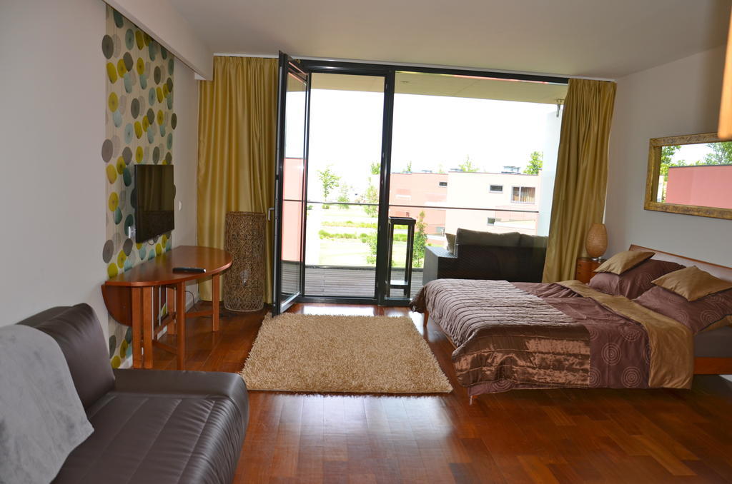 Modern Apartment With Lake View Балатонлеле Екстериор снимка