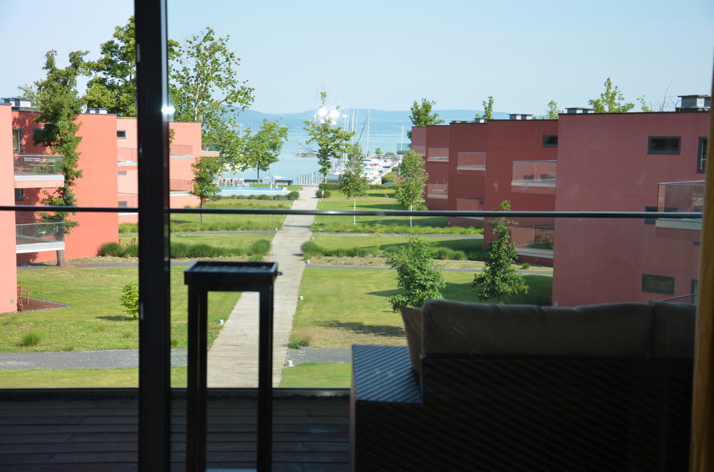 Modern Apartment With Lake View Балатонлеле Екстериор снимка